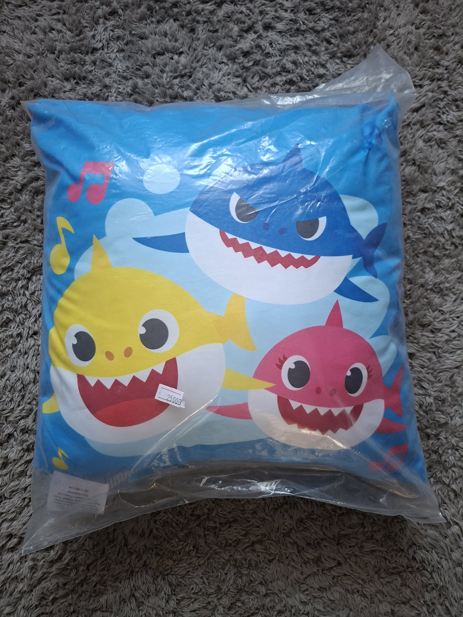 Baby Shark kék díszpárna – 40x40 cm